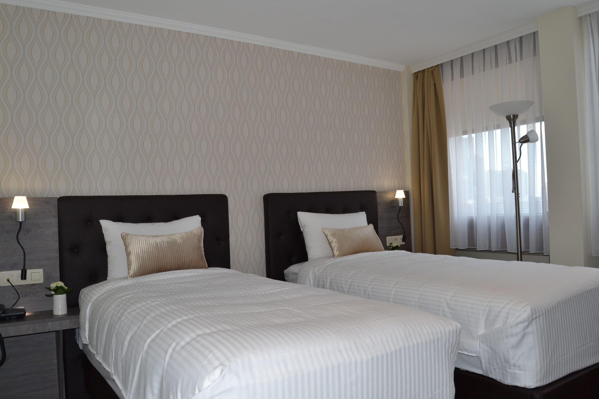 The Helmet Hotel Saint-Josse-ten-Noode Ngoại thất bức ảnh