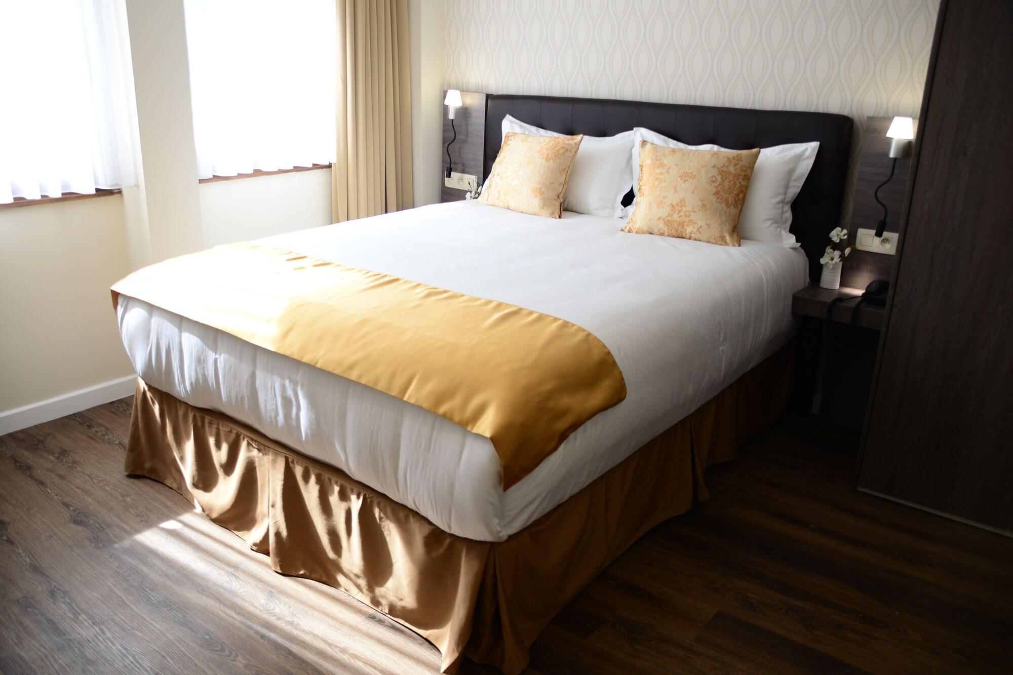 The Helmet Hotel Saint-Josse-ten-Noode Ngoại thất bức ảnh