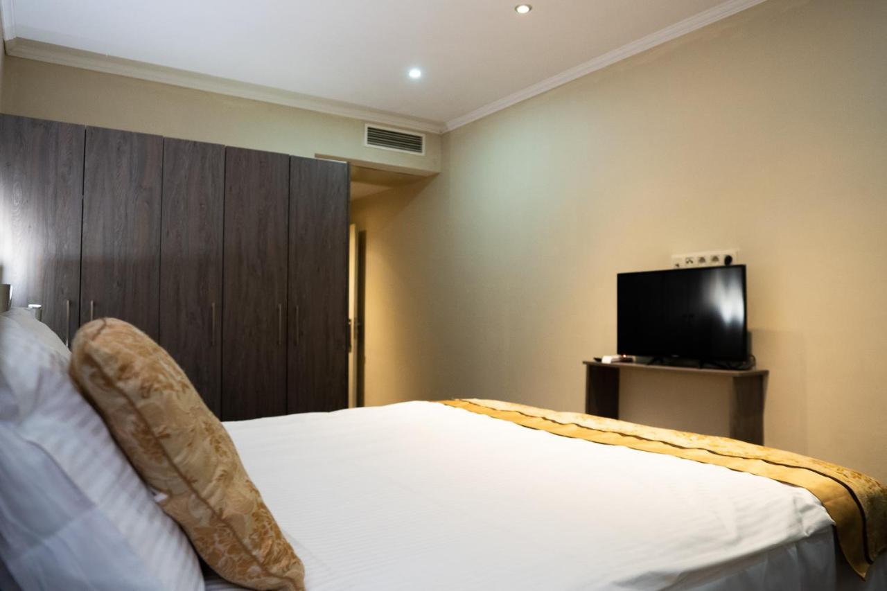 The Helmet Hotel Saint-Josse-ten-Noode Ngoại thất bức ảnh